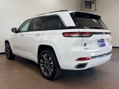 Used 2023 Jeep Grand Cherokee Overland AWD/4WD image 3