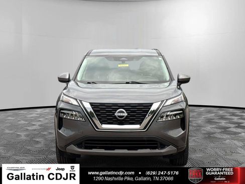Used 2023 Nissan Rogue SV AWD/4WD image 2