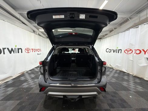 Used 2024 Toyota Highlander Platinum AWD/4WD image 15