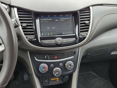 Used 2019 Chevrolet Trax LT w/ LT Convenience Package image 14