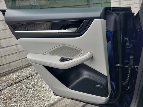 New 2026 Porsche Macan Electric image 18