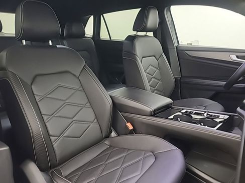Used 2025 Volkswagen Atlas Cross Sport SE FWD image 15