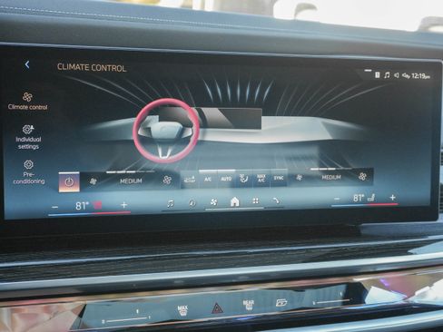 Certified 2025 BMW 740i image 26