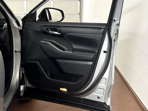 Used 2024 Toyota Highlander XLE image 42