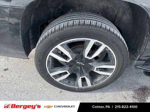 Certified 2019 Chevrolet Suburban LT w/ RST Edition image 13