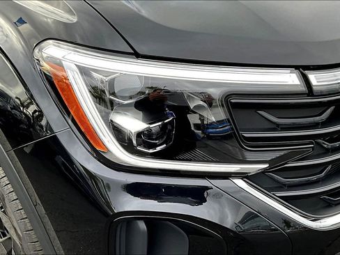 New 2026 Volkswagen Atlas Cross Sport SE image 31