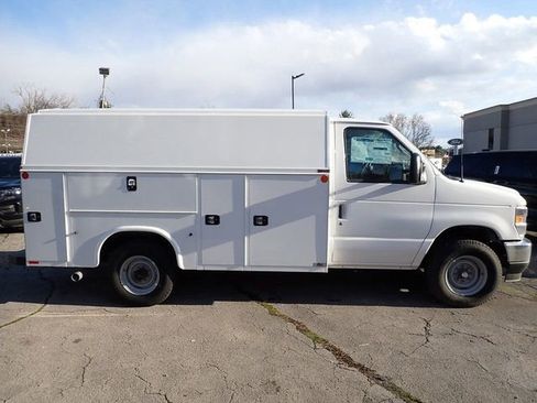 New 2026 Ford E-350 and Econoline 350 Super Duty w/ Power Equipment Group RWD image 9