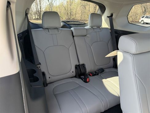 New 2025 Honda Pilot EX-L image 18