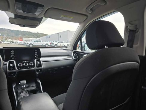 Used 2021 Kia Sorento LX image 14