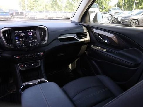 Used 2024 GMC Terrain Denali w/ Denali Premium Package AWD/4WD image 29