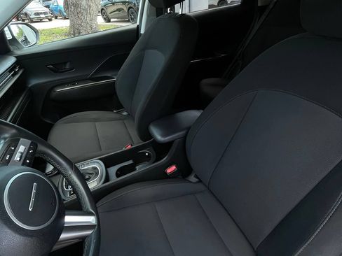 Used 2025 Hyundai Kona SEL FWD image 21