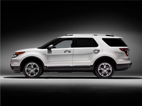 Used 2015 Ford Explorer XLT w/ Equipment Group 201B FWD image 1