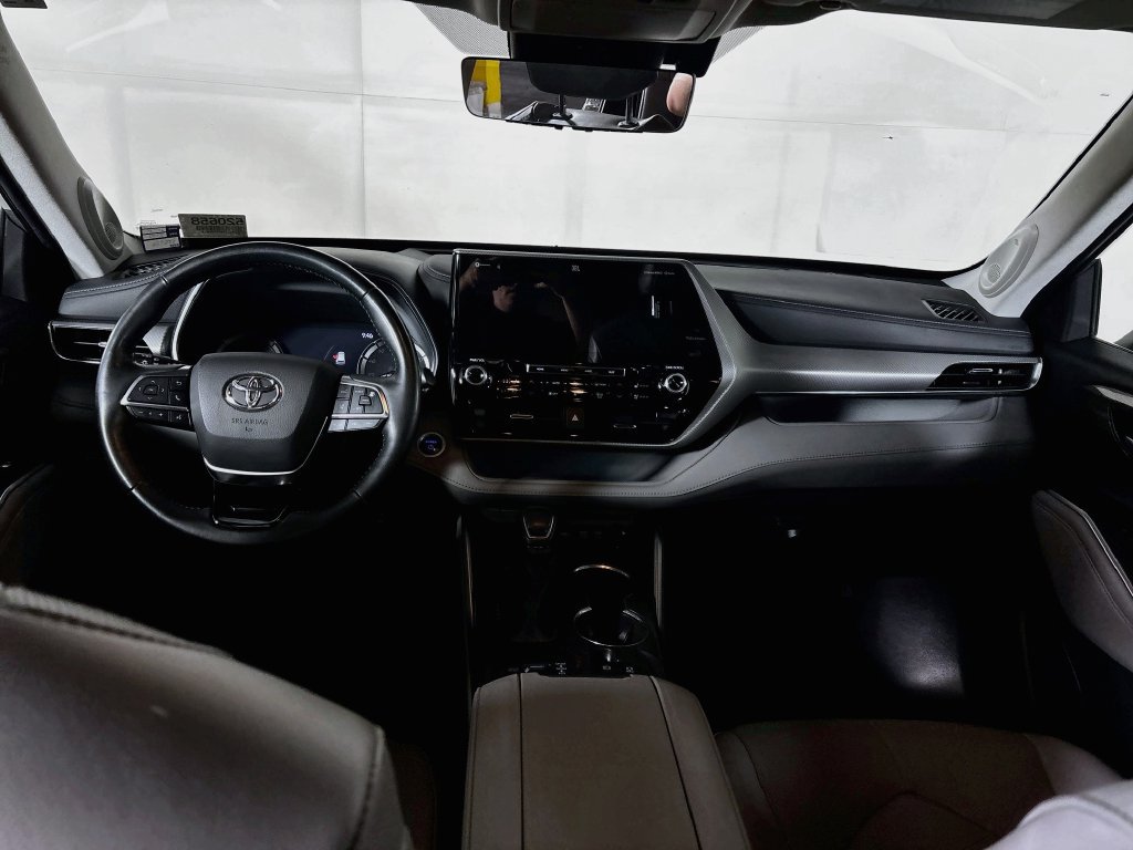 Used 2021 Toyota Highlander Platinum AWD/4WD image 12