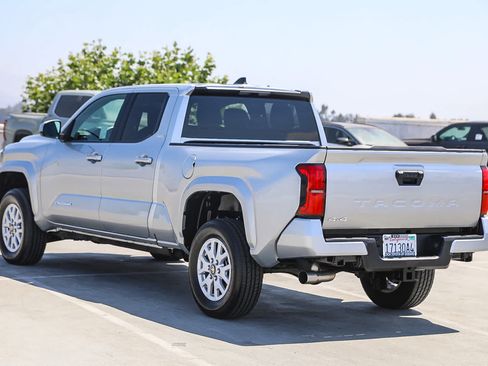 Used 2024 Toyota Tacoma SR5 AWD/4WD image 7