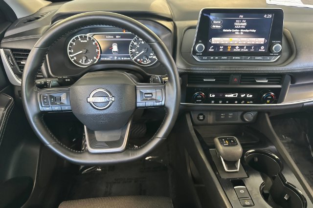 Used 2025 Nissan Rogue SV AWD/4WD image 16