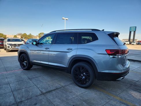 New 2026 Volkswagen Atlas SE image 4