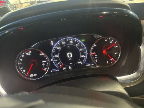 Used 2023 Chevrolet Traverse Premier AWD/4WD image 1