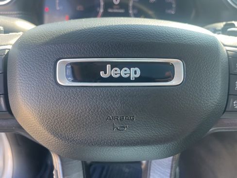 Used 2024 Jeep Grand Cherokee Limited w/ Black Appearance Package image 22