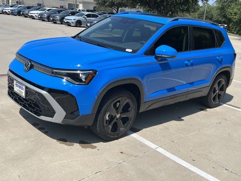 Certified 2025 Volkswagen Taos SEL image 5