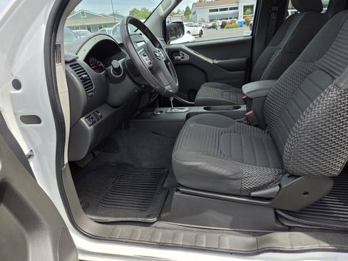 Used 2020 Nissan Frontier SV RWD image 10