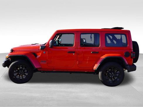 Certified 2025 Jeep Wrangler Unlimited Sahara w/ Safety Group AWD/4WD image 10