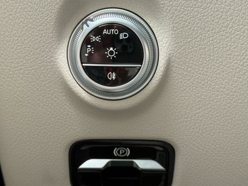 Used 2025 Mercedes-Benz C 300 Sedan w/ Exclusive Trim Package image 20