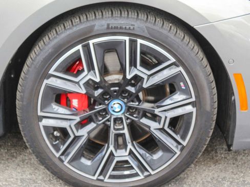 Used 2025 BMW i5 xDrive40 image 10