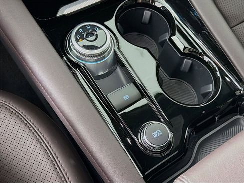 Used 2025 Ford Explorer Platinum w/ LUX Leather Package image 18