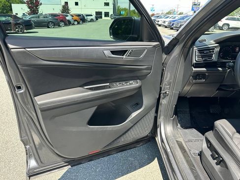 Used 2024 Volkswagen Atlas Cross Sport SE w/ Panoramic Sunroof Package FWD image 15