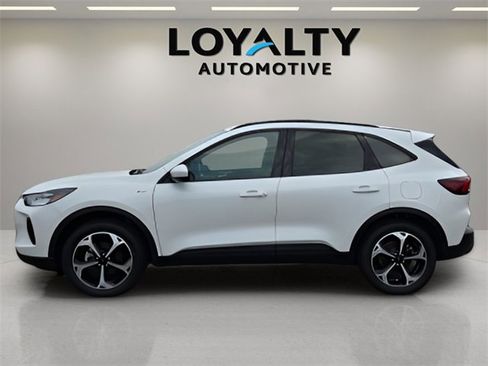 Used 2025 Ford Escape ST-Line Elite w/ Class II Trailer Tow Package image 2