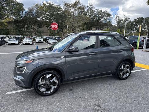 Used 2024 Hyundai Venue Limited image 11