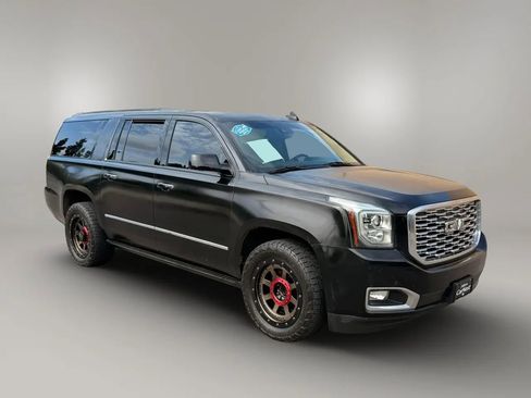 Used 2018 GMC Yukon XL Denali w/ Denali Ultimate Package RWD image 2