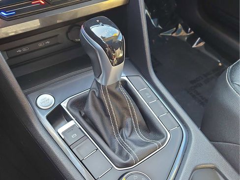 Used 2022 Volkswagen Tiguan SE image 30