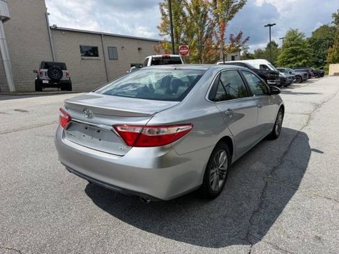 Used 2015 Toyota Camry SE FWD image 5