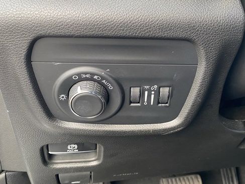 Used 2023 Jeep Grand Cherokee L Laredo image 14