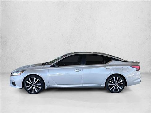 Used 2021 Nissan Altima 2.0 SR FWD image 2