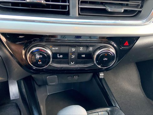 Used 2026 Chevrolet Trax LT FWD image 32