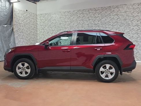 Used 2021 Toyota RAV4 XLE w/ Convenience Package image 4