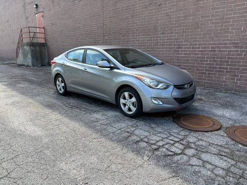 Used 2013 Hyundai Elantra GLS w/ Preferred Pkg image 7
