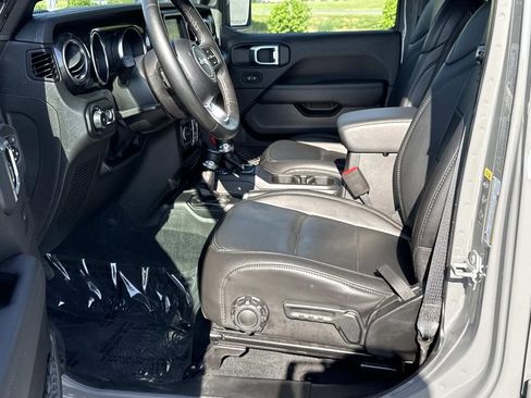 Used 2022 Jeep Wrangler Unlimited Sahara AWD/4WD image 22