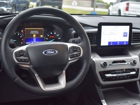 Used 2024 Ford Explorer XLT w/ Equipment Group 202A AWD/4WD image 21