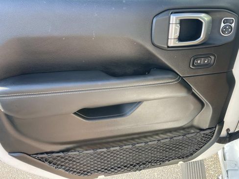 Used 2020 Jeep Gladiator Overland AWD/4WD image 14