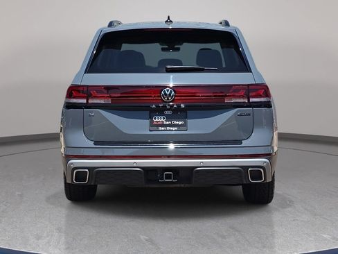 Used 2024 Volkswagen Atlas Peak Edition SE AWD/4WD image 7