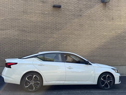 New 2026 Nissan Altima 2.5 SR w/ SR Premium Package FWD image 3