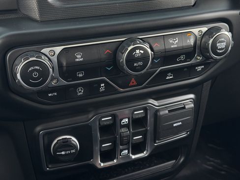 Used 2022 Jeep Wrangler Unlimited Sport image 21