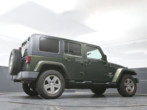 Used 2008 Jeep Wrangler Unlimited Sahara w/ Dual Top Group AWD/4WD image 20