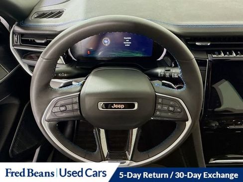 Used 2024 Jeep Grand Cherokee Trailhawk AWD/4WD image 17