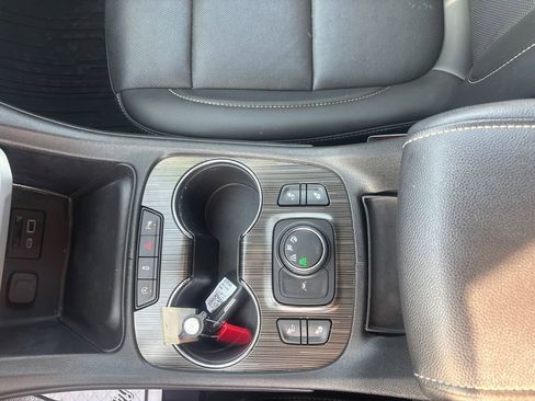 Used 2021 GMC Acadia SLT w/ Elevation Edition image 29