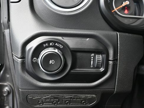 Used 2025 Jeep Wrangler Sahara w/ Technology Group image 31