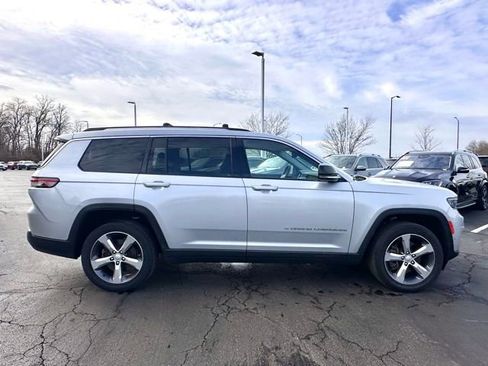 Used 2021 Jeep Grand Cherokee L Limited w/ Luxury Tech Group II image 11